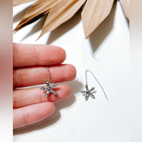 Silver flower threader earrings S253 - Picture 3 of 3